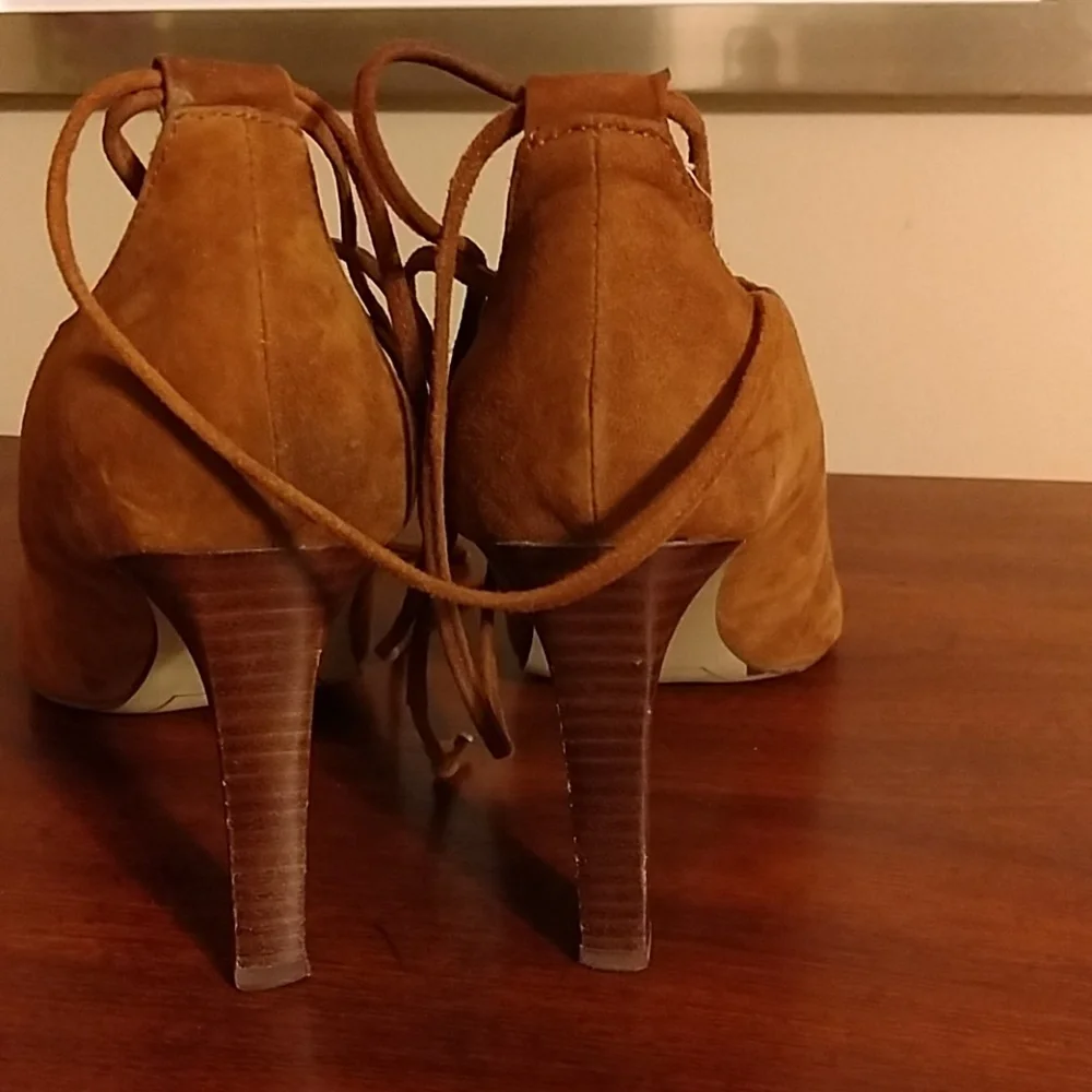 Tahari are when laced