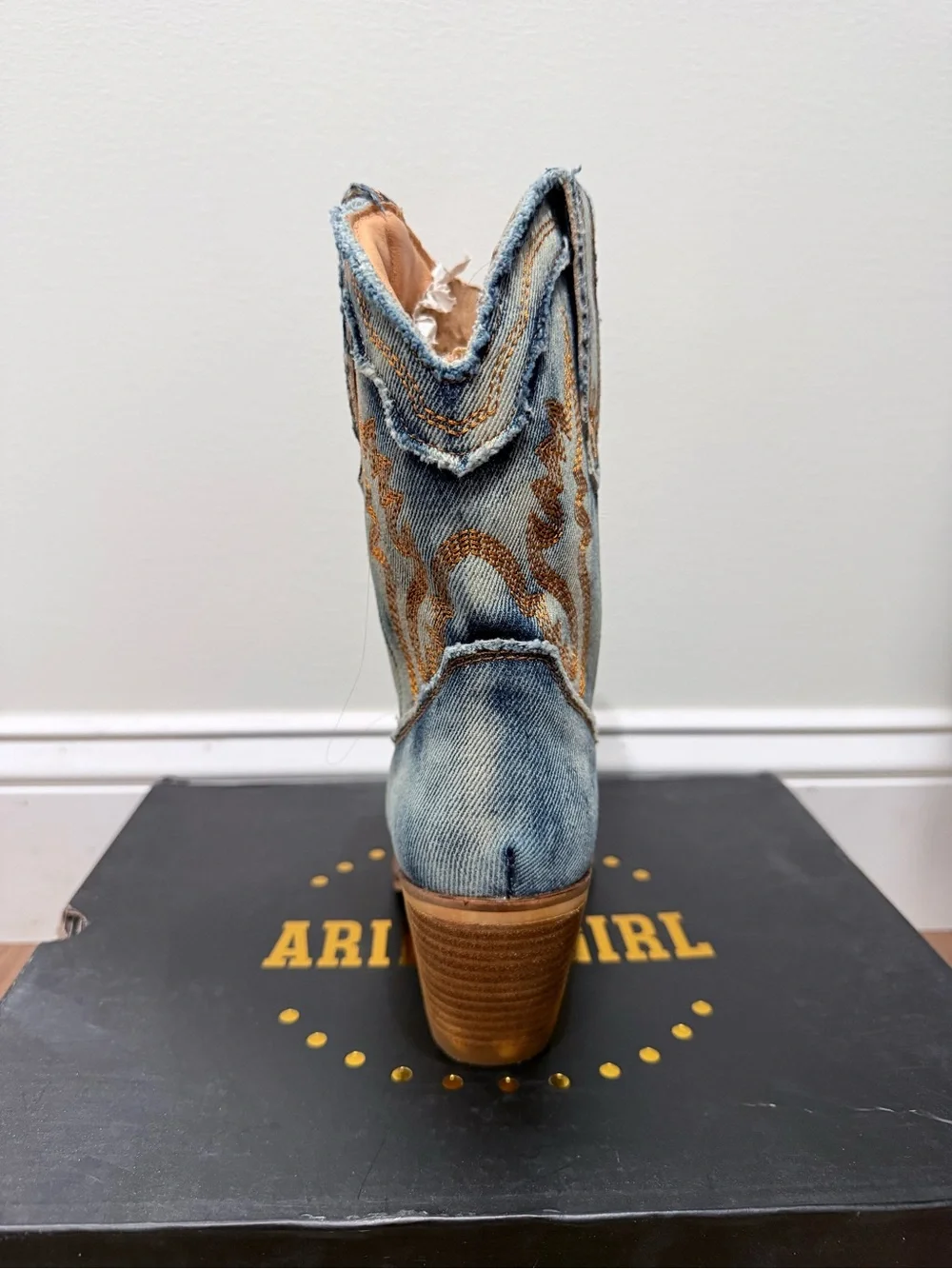 🔥NWT Arider Gurl Women’s Denim Embroidered Cowboy Boot Blue Size 6🔥
