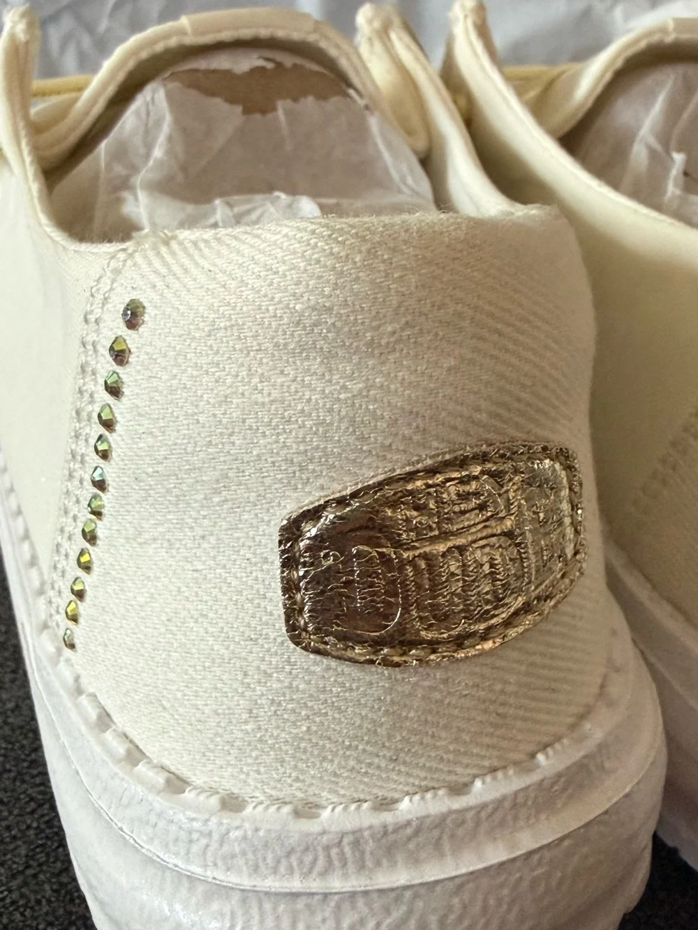 Hey Dude gold logo