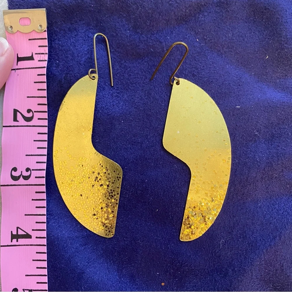 N/A gold tone