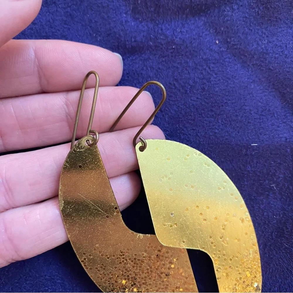 N/A gold tone