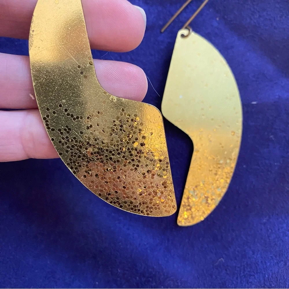 N/A gold tone