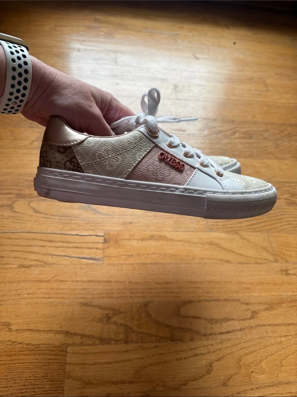 Guess White and Rose Gold Accent Low-Top Sneakers size 6.5 (Worn once)