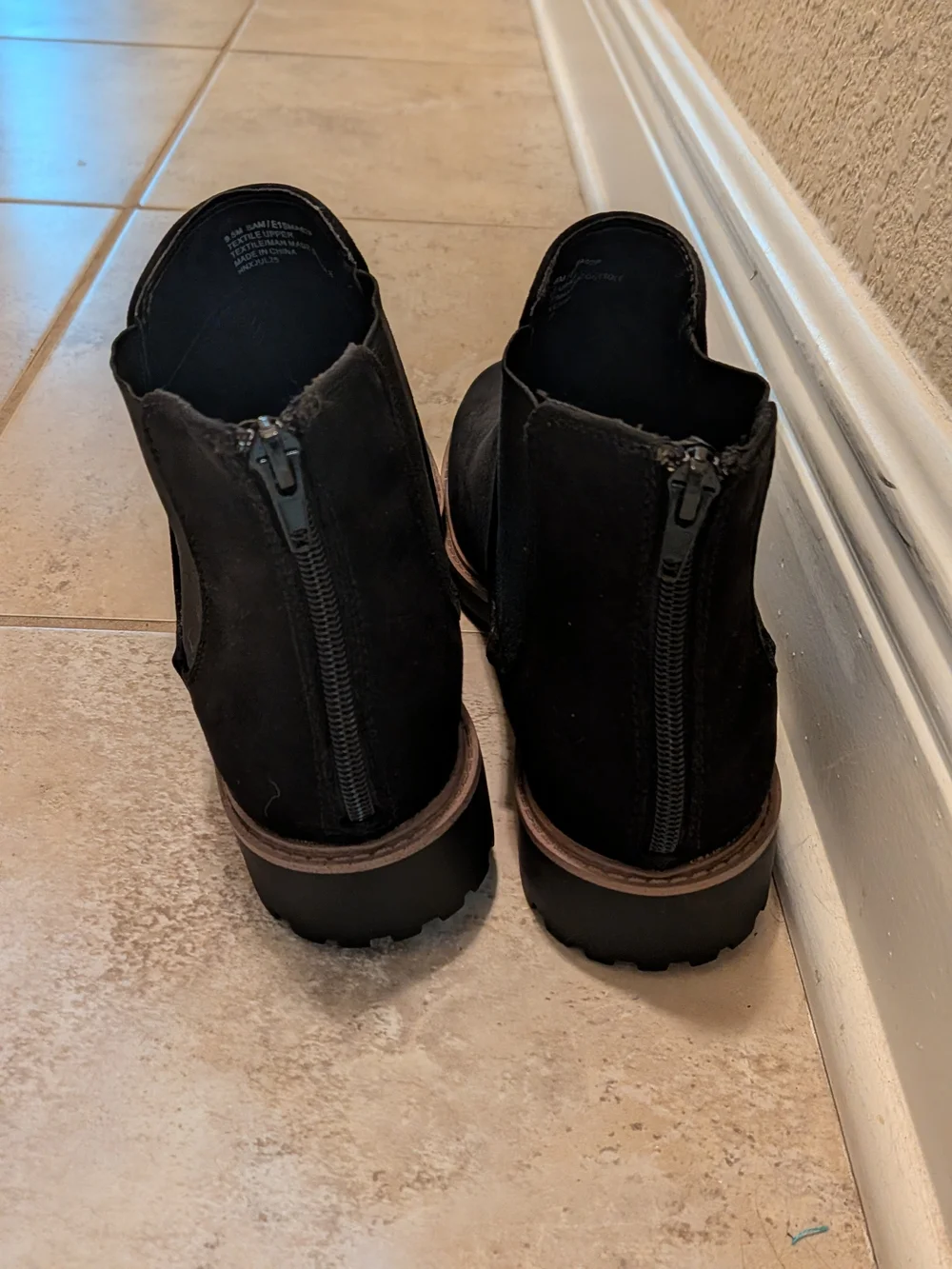 Esprit sleek black