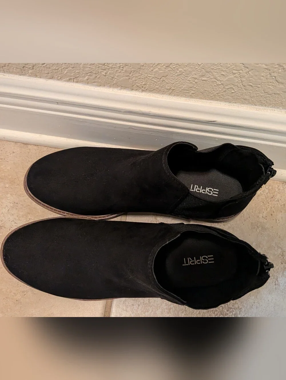 Esprit sleek black