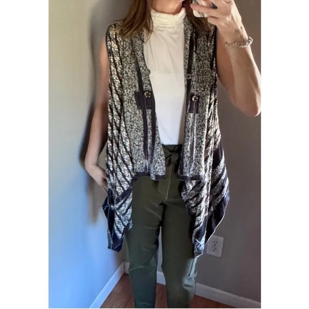 Anis A boho sleeveless knit cardigan size medium