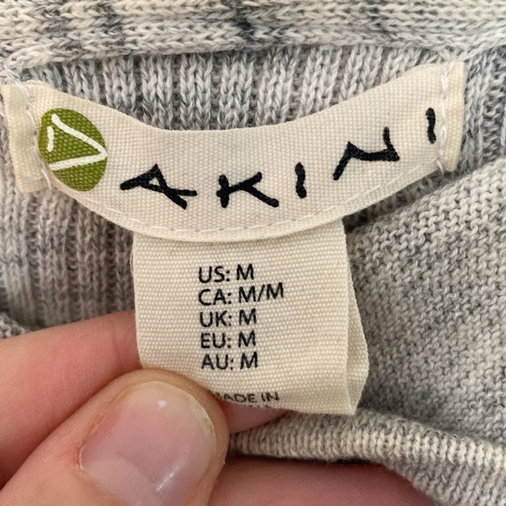 Akini long sleeve hooded sweater women’s medium grey VGUC