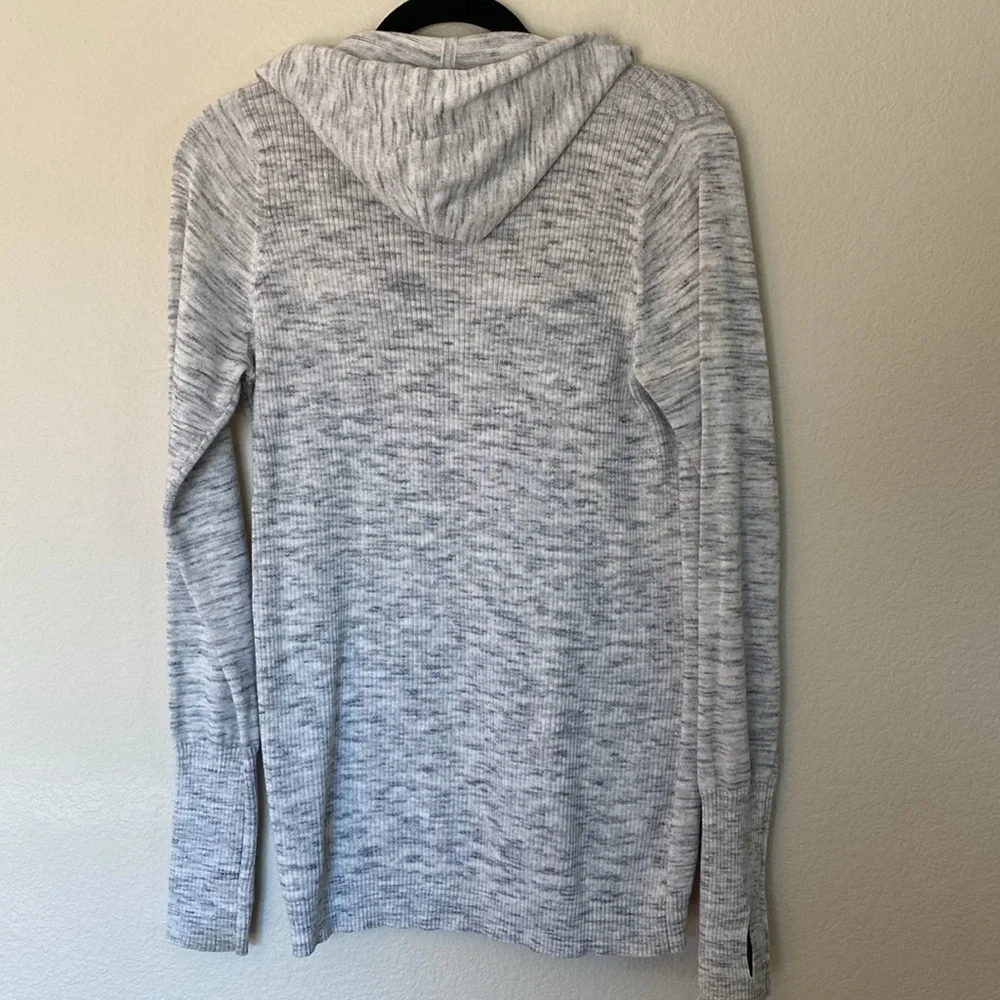 Akini long sleeve hooded sweater women’s medium grey VGUC