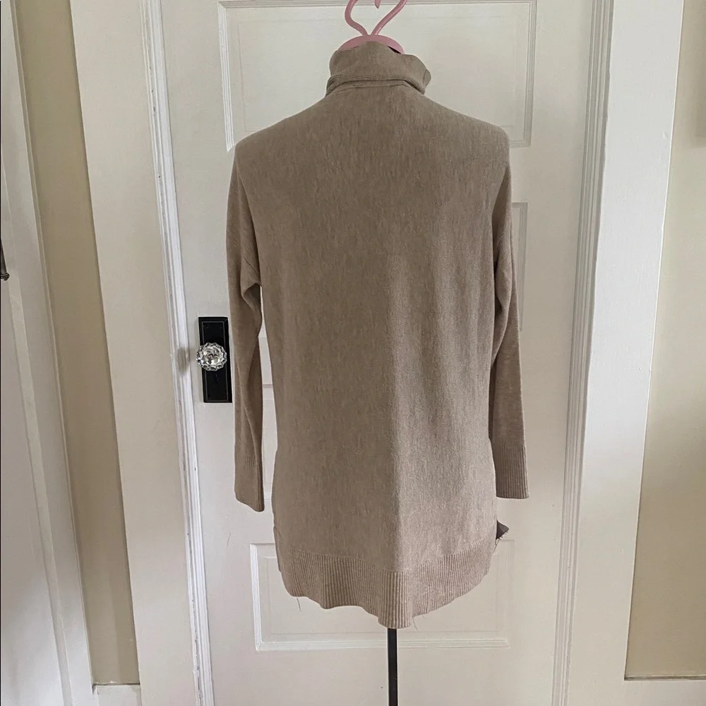LOFT Women's Beige Lightweight‎ Turtleneck Sweater Small