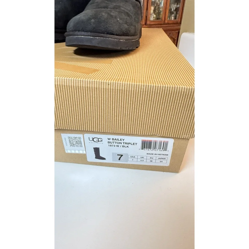 UGG Bailey Button Triplet Tall Boots Black Sheepskin Suede Womens Size 7