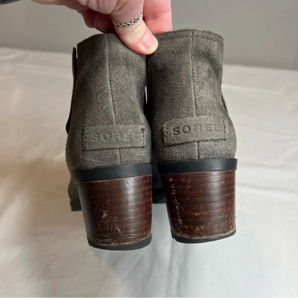 Sorel Kate gray leather cut out Chelsea bootie boots size 8.5