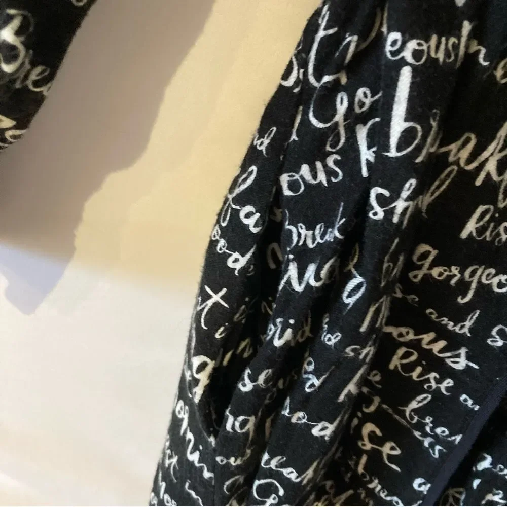 Kate Spade Dream a Little Dream Flannel Robe Medium Black White Script Words