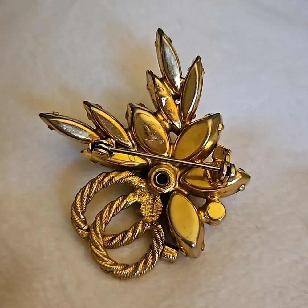 VTG JULIANA Copper Fluss Rhinestone Navette Floral Colonial Brooch Pin