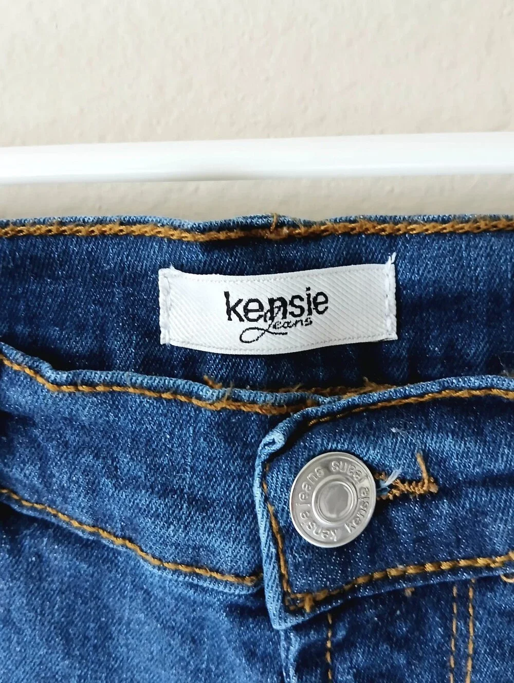 Kensie NWT Womens 2/26 Mid Rise Stretch Denim Jean Shorts Rolled Hem