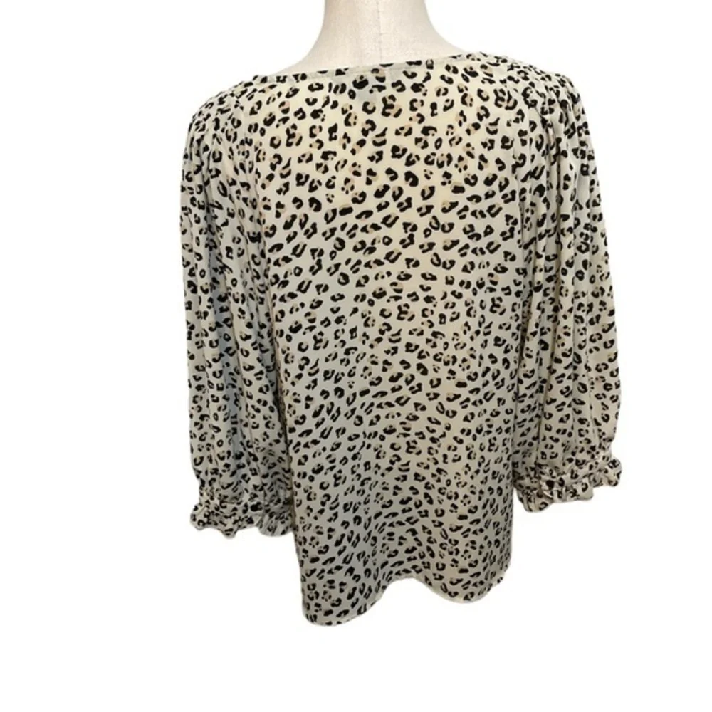 Zac & Rachel blouse animal print long sleeve blouse V Neck leopard Top Sz M