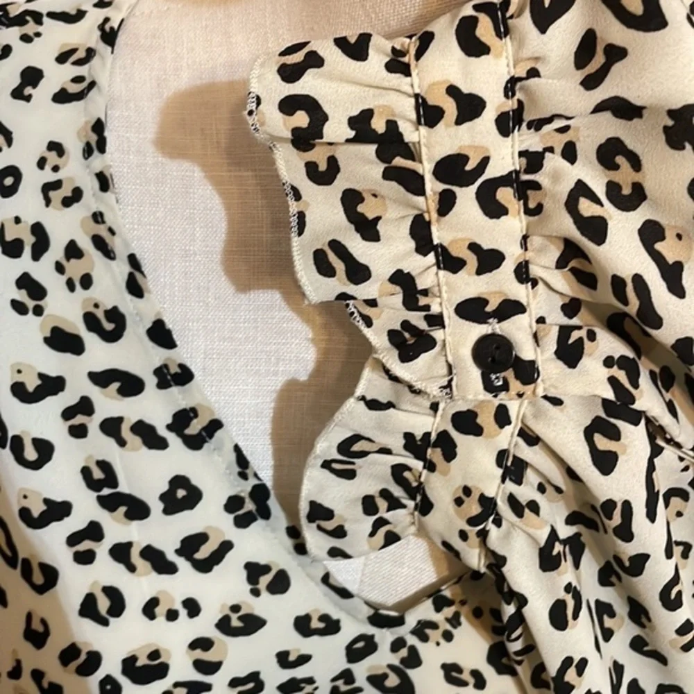 Zac & Rachel blouse animal print long sleeve blouse V Neck leopard Top Sz M