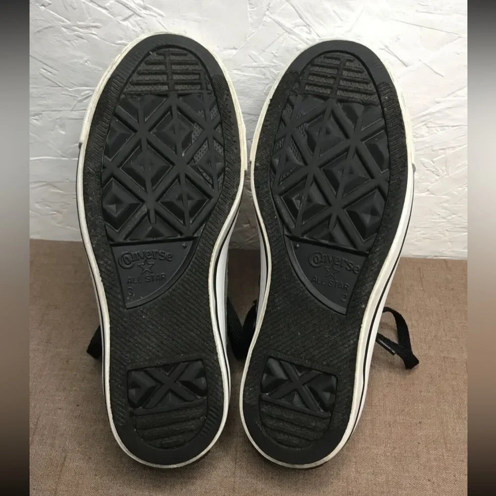 Converse black tab