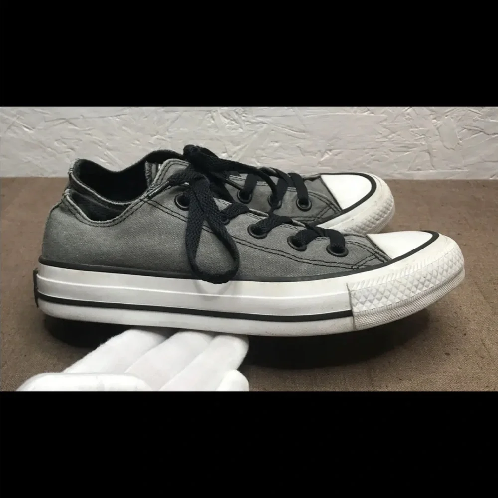Converse black tab