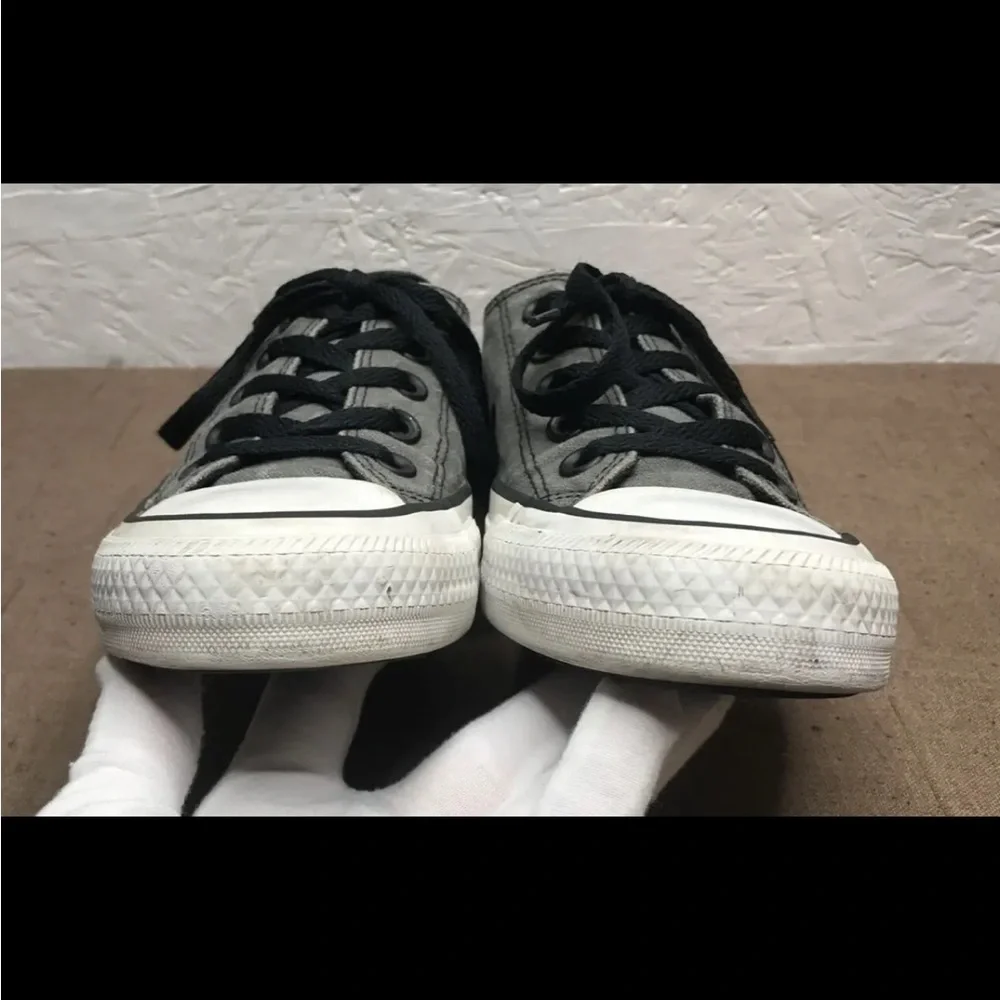 Converse black tab