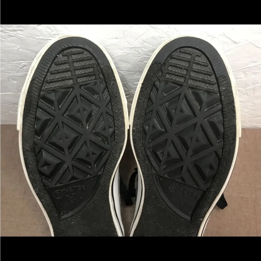 Converse black tab