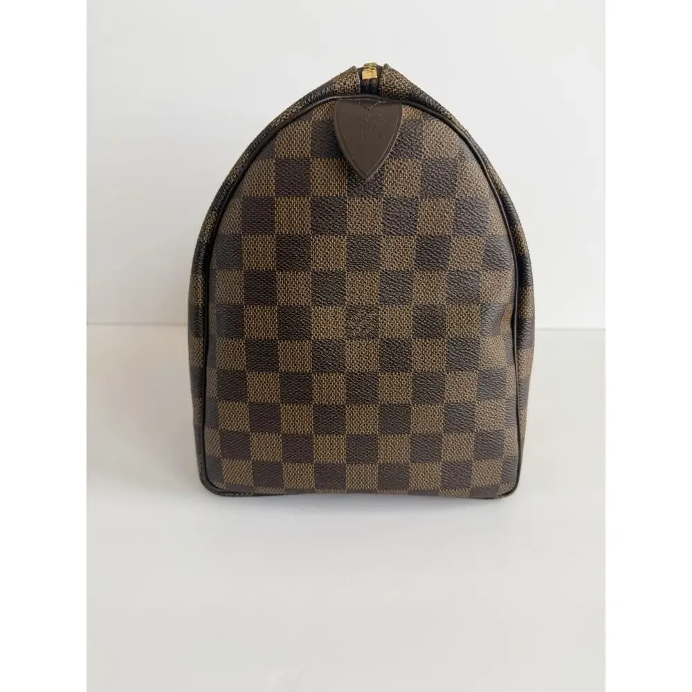 Louis Vuitton outside immaculate