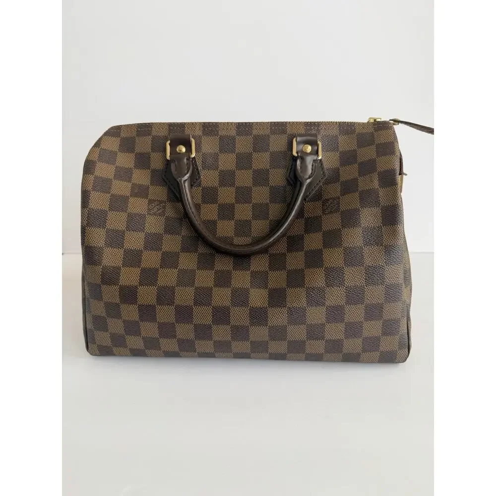 Louis Vuitton outside immaculate