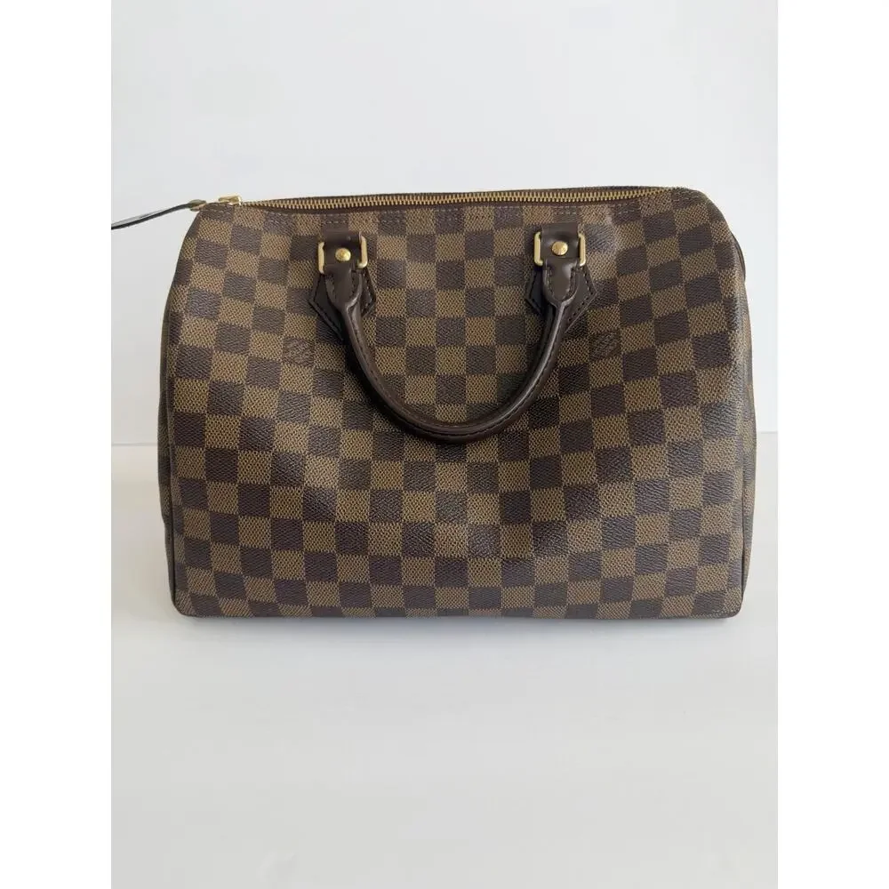 Louis Vuitton outside immaculate