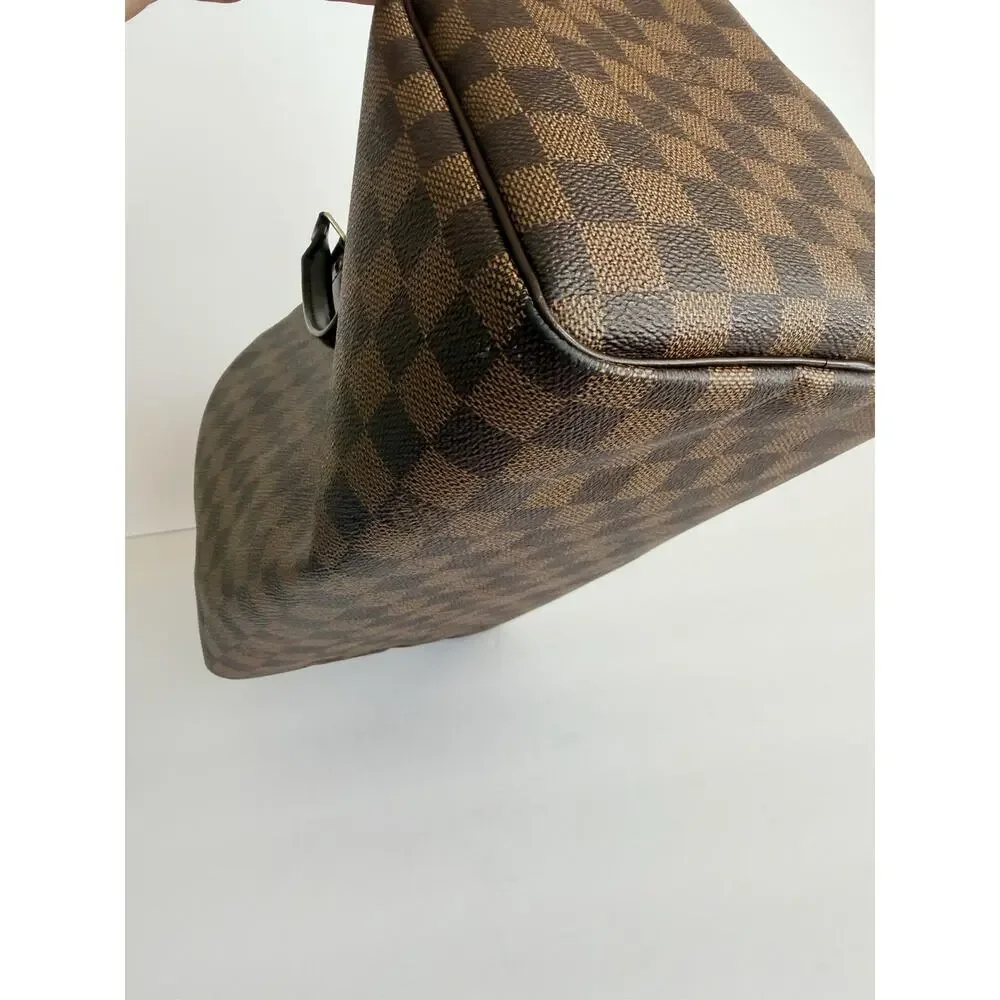 Louis Vuitton outside immaculate