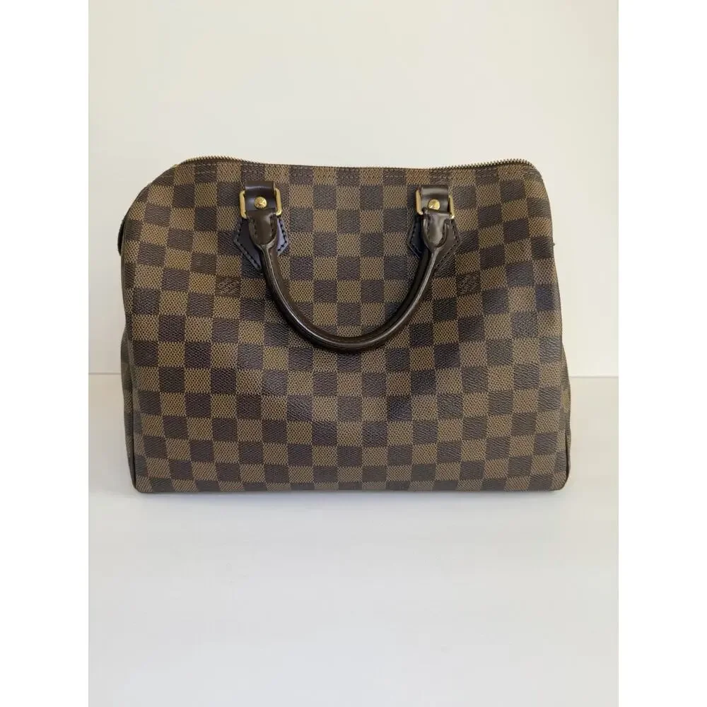 Louis Vuitton outside immaculate