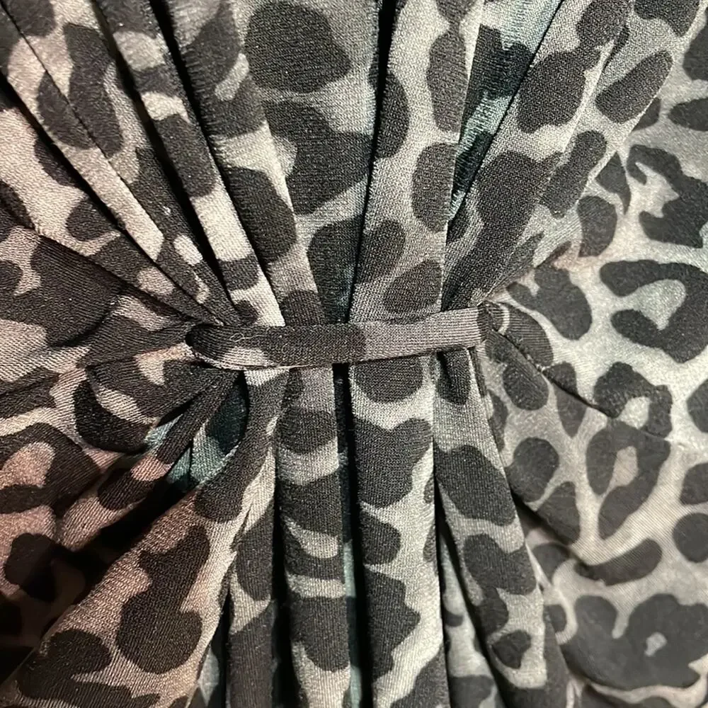 Chaus top dressy