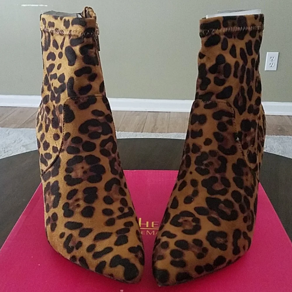 Catherine Malandrino Faux Suede Block Heel Bootie Leopard Print 8
