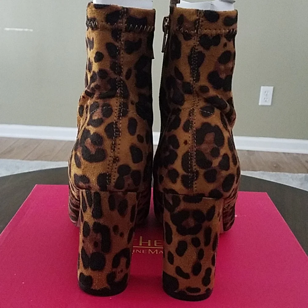 Catherine Malandrino Faux Suede Block Heel Bootie Leopard Print 8