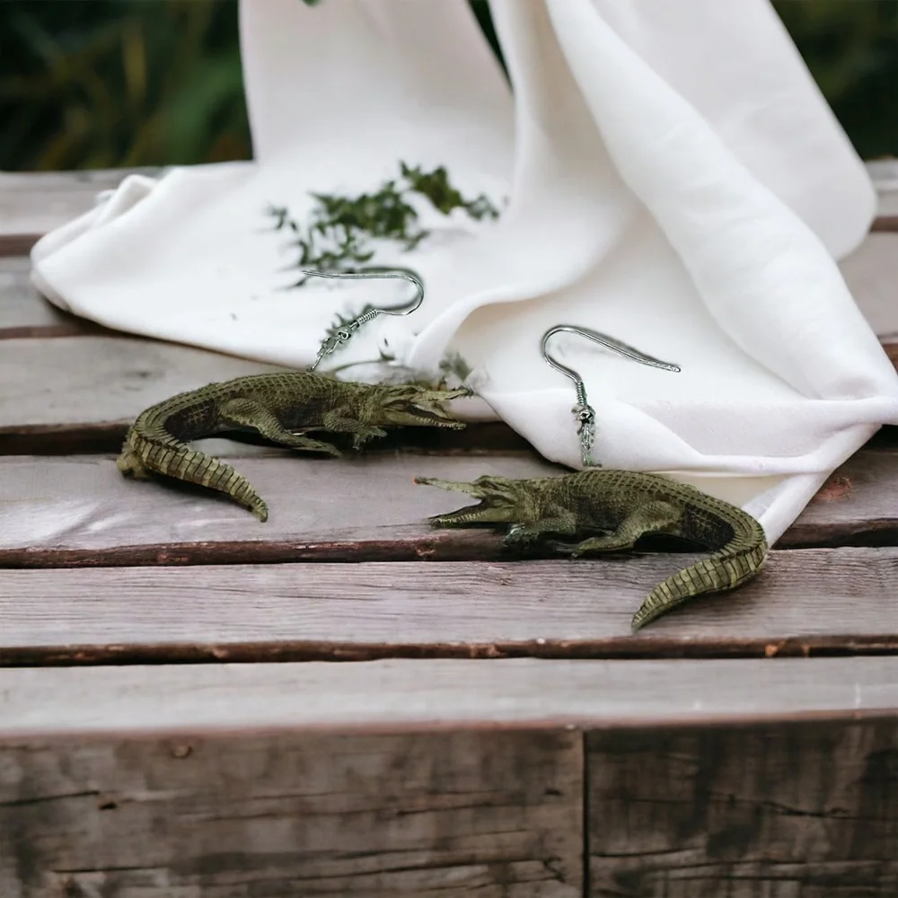 𝗥𝗵𝘆𝘁𝗵𝗺𝘀 𝗼𝗳 𝗚𝗿𝗮𝗰𝗲 𝗖𝗿𝗲𝗮𝘁𝗶𝘃𝗲 alligator dangle