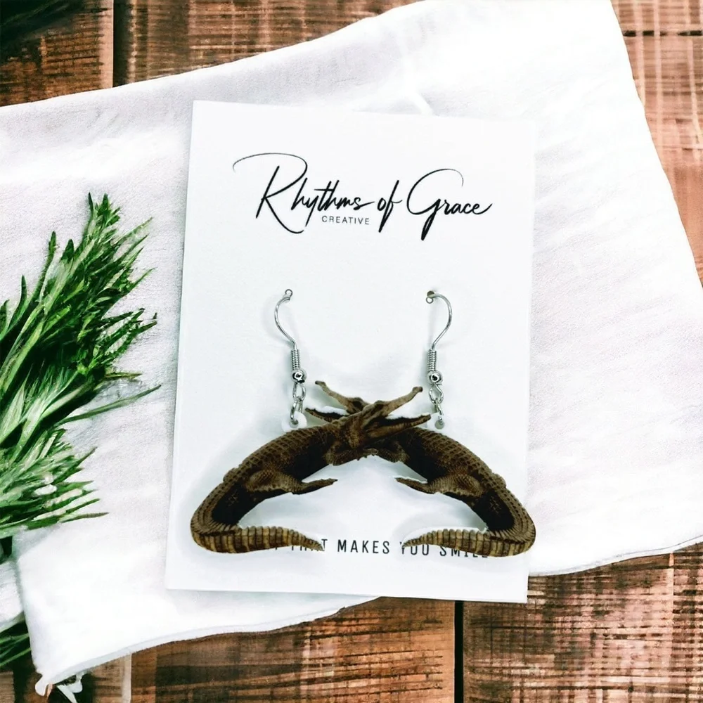 𝗥𝗵𝘆𝘁𝗵𝗺𝘀 𝗼𝗳 𝗚𝗿𝗮𝗰𝗲 𝗖𝗿𝗲𝗮𝘁𝗶𝘃𝗲 alligator dangle