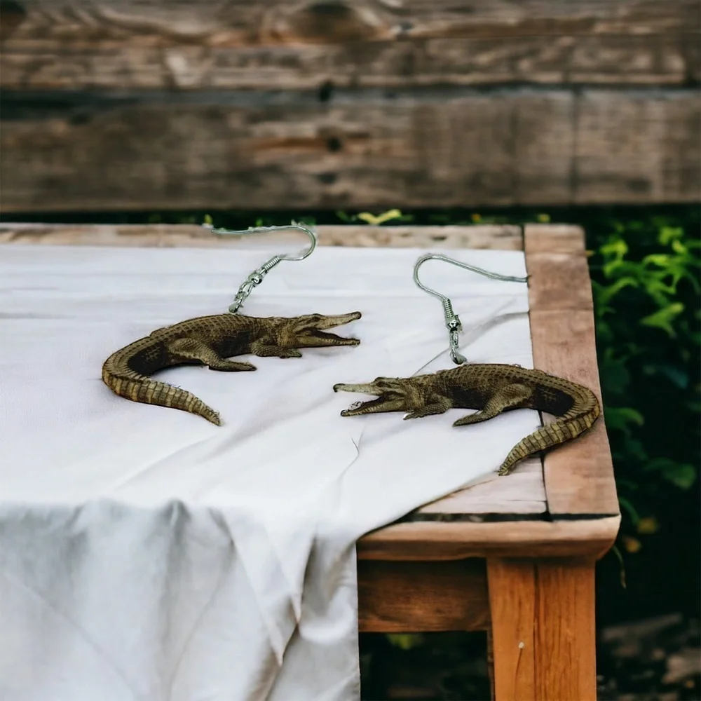 𝗥𝗵𝘆𝘁𝗵𝗺𝘀 𝗼𝗳 𝗚𝗿𝗮𝗰𝗲 𝗖𝗿𝗲𝗮𝘁𝗶𝘃𝗲 alligator dangle