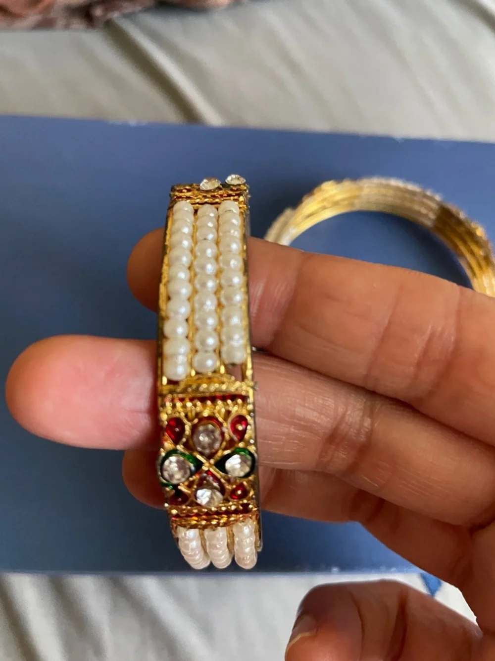 N/A elegant gold