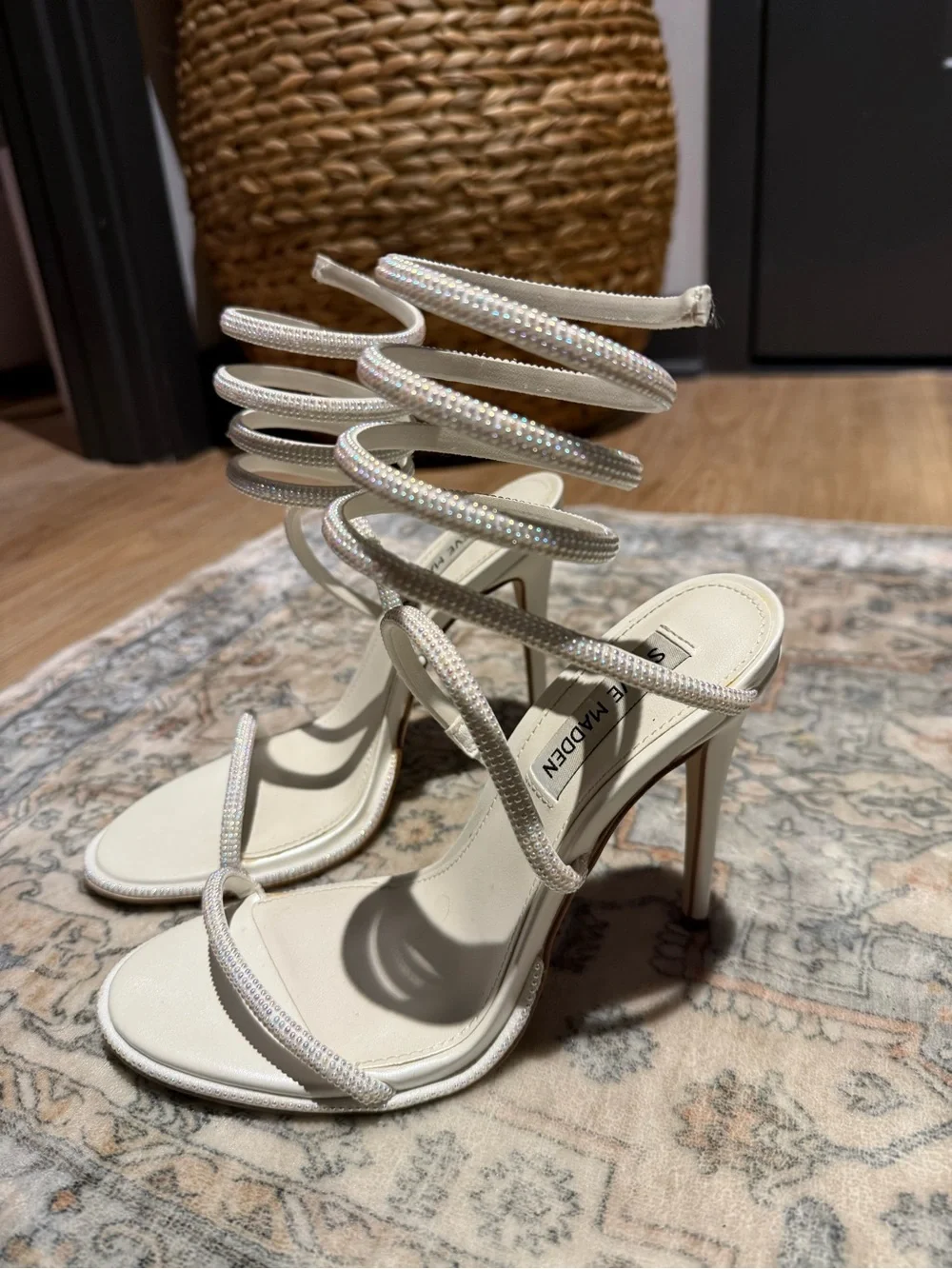 Steve Madden open design crystals