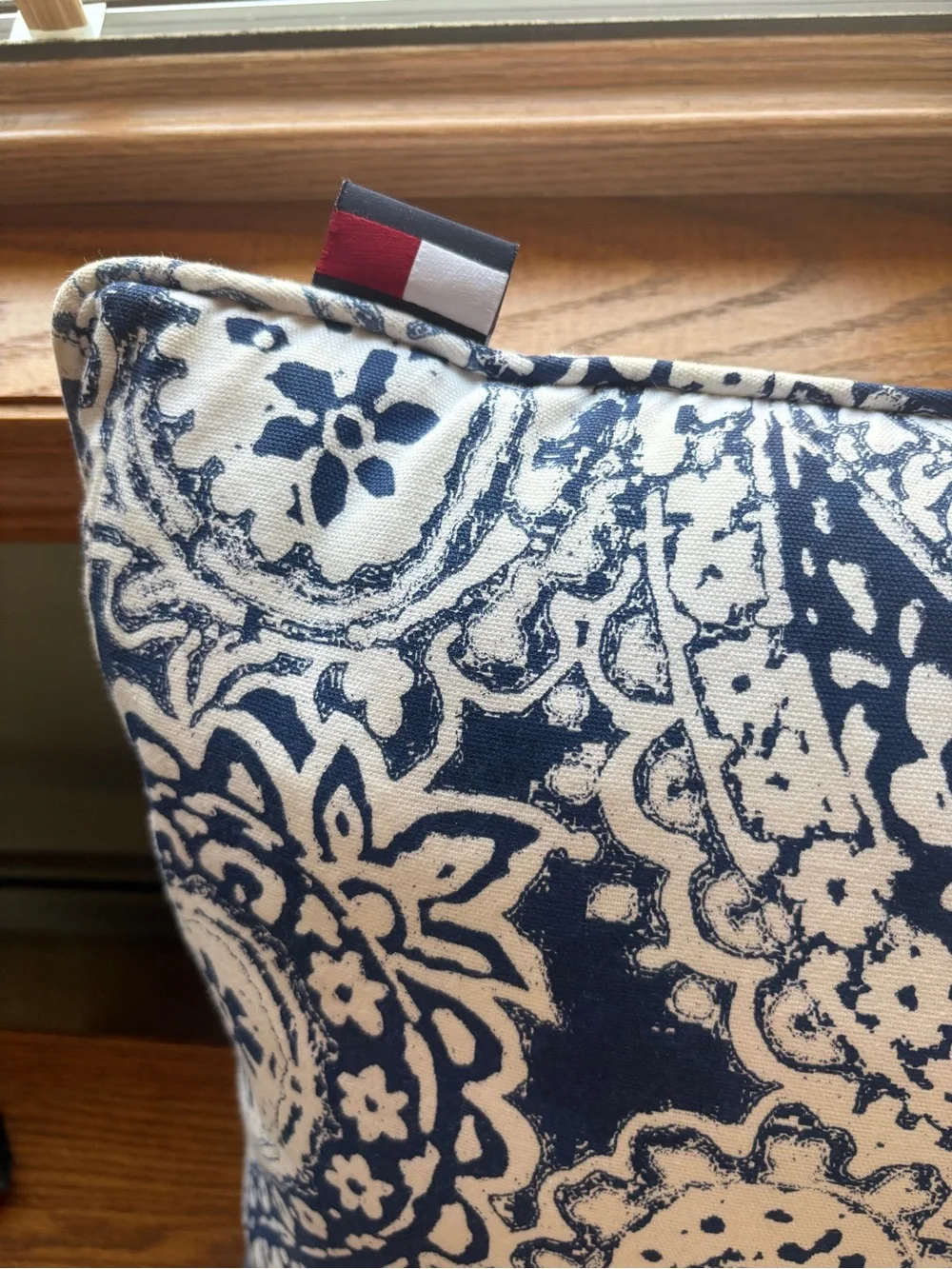 Tommy Hilfiger navy white