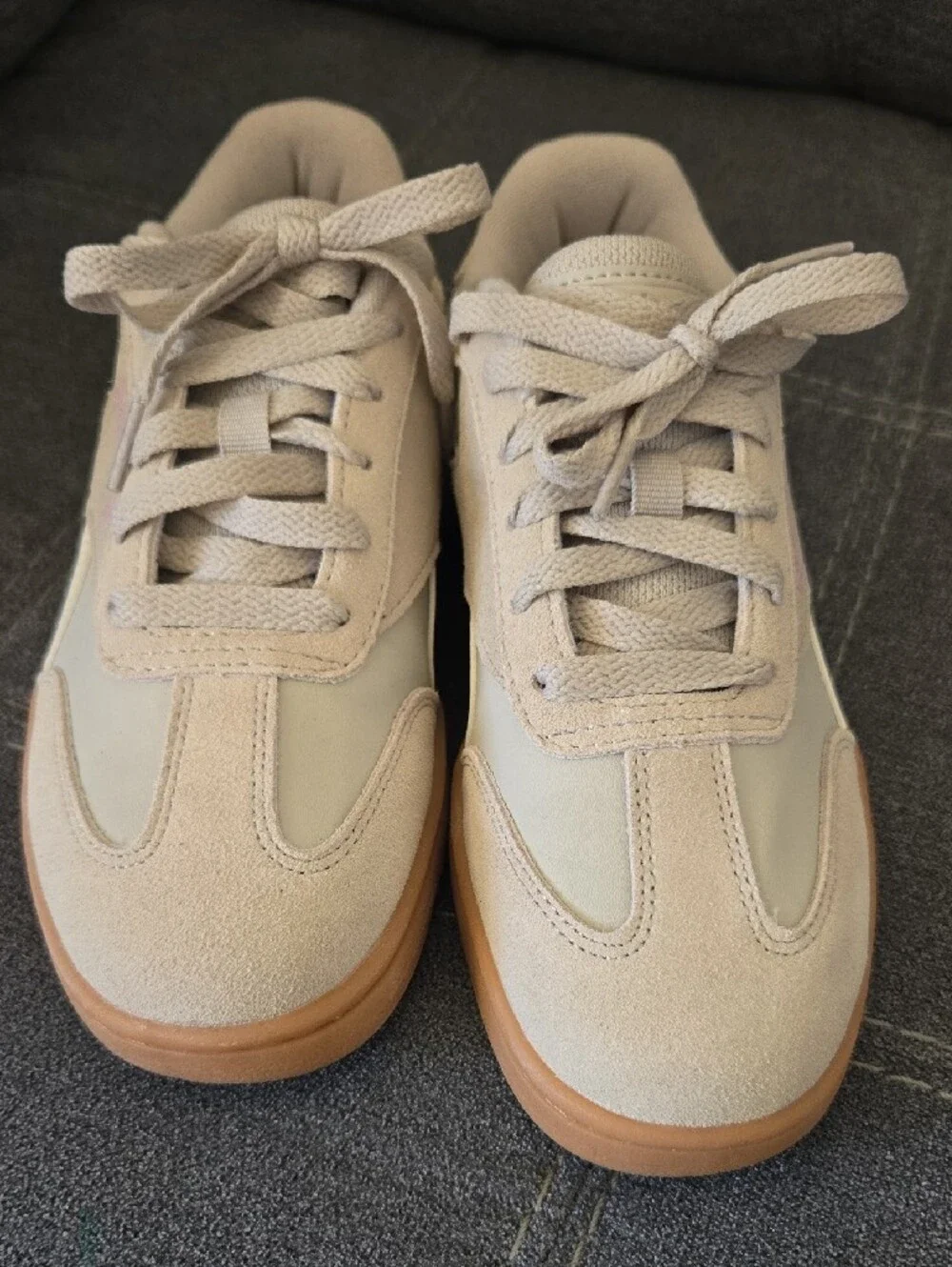 Reebok lace details sneakers