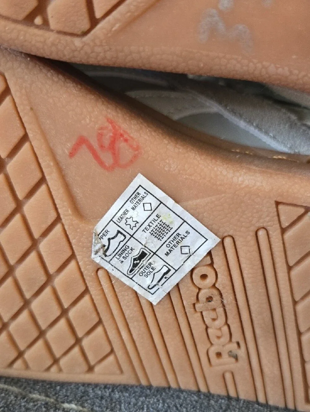 Reebok low gum
