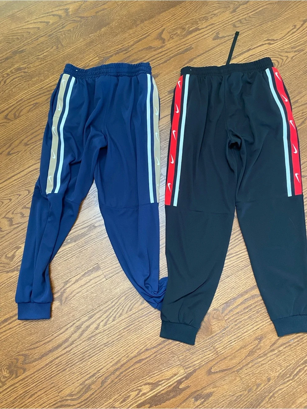 Like brand new—comfy and sharp looking Nike joggers size L