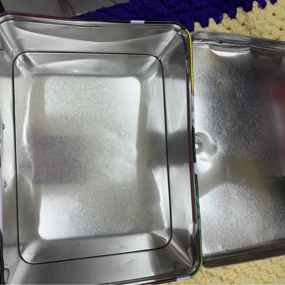 Pokemon colorful tin