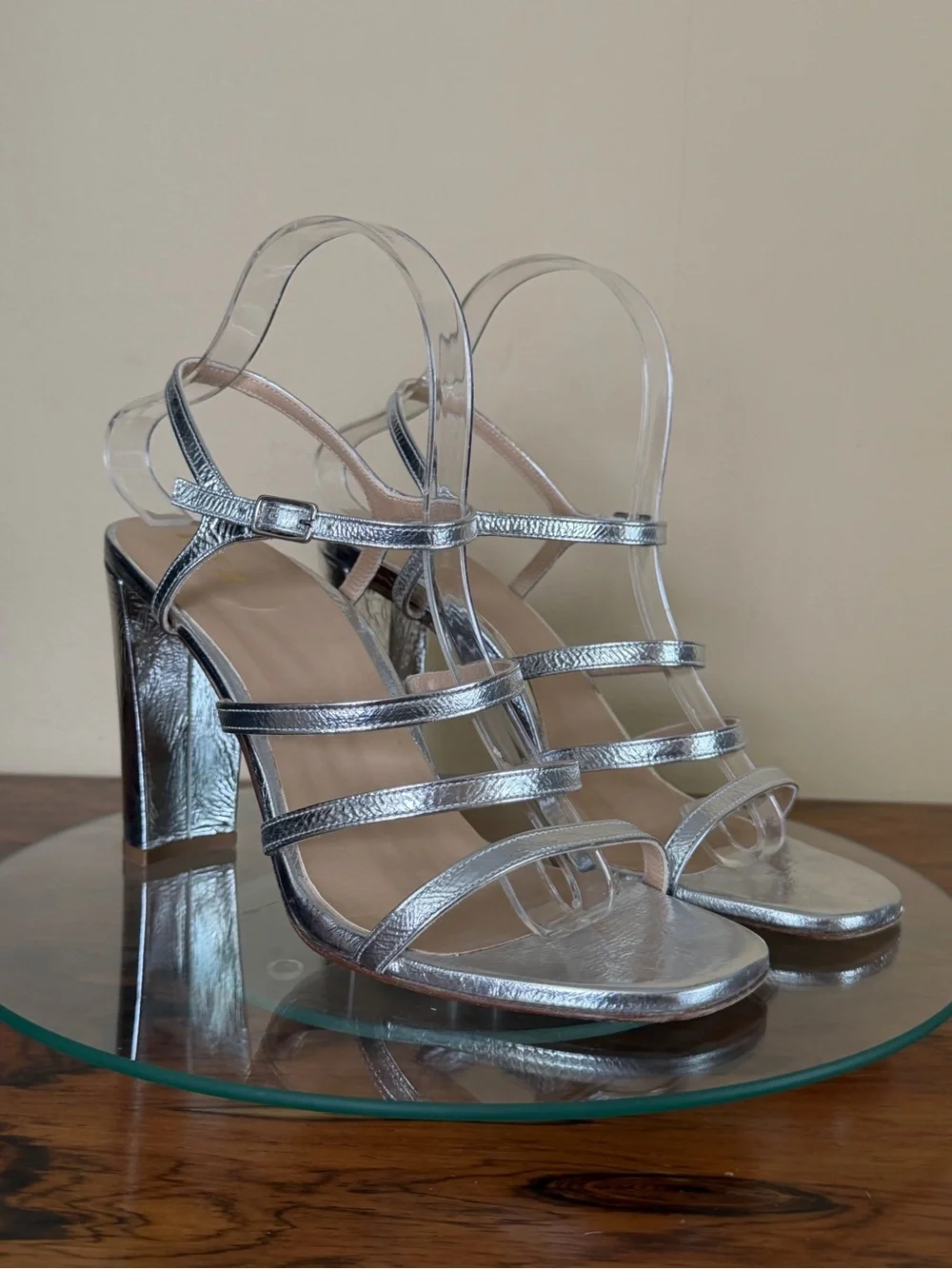 Inez sasha heel