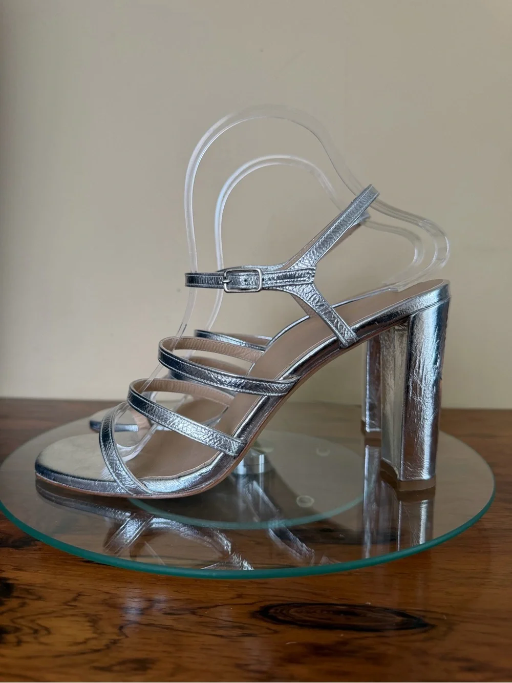 Inez sasha heel