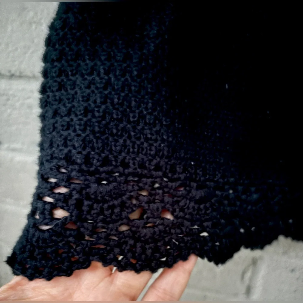 Abercrombie Kids black crochet top 11/12