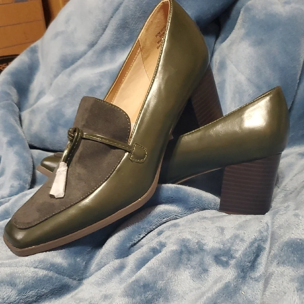 Journee Collection Green Heeled Loafers with Classic Design Nwot