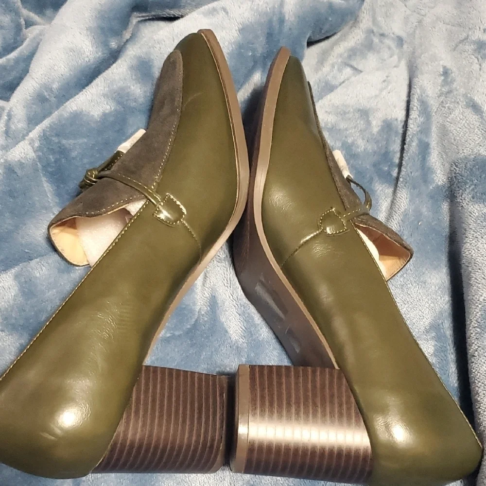 Journee Collection Green Heeled Loafers with Classic Design Nwot
