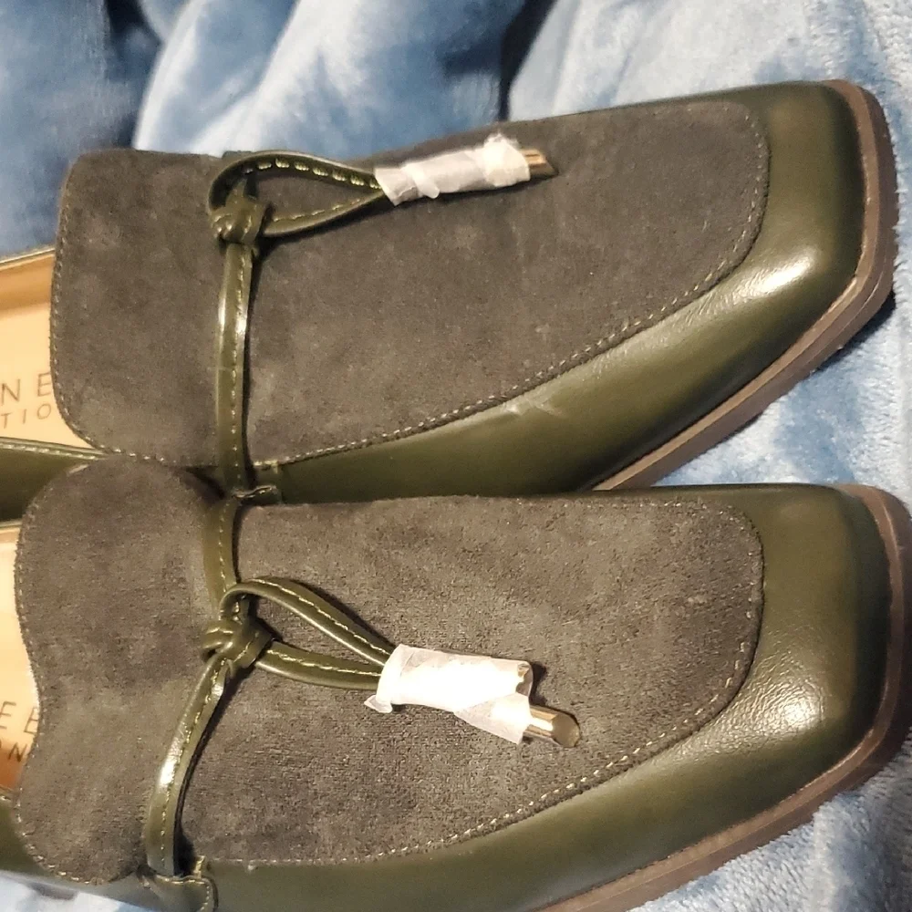 Journee Collection Green Heeled Loafers with Classic Design Nwot