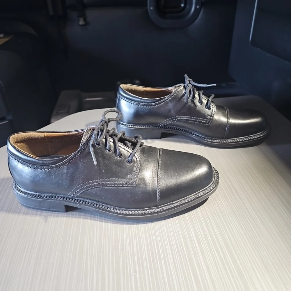 Dockers Gordon 90-2214 Mens 9M Black Oxfords & Lace Ups Cap Toe Shoes NWOT Cond.