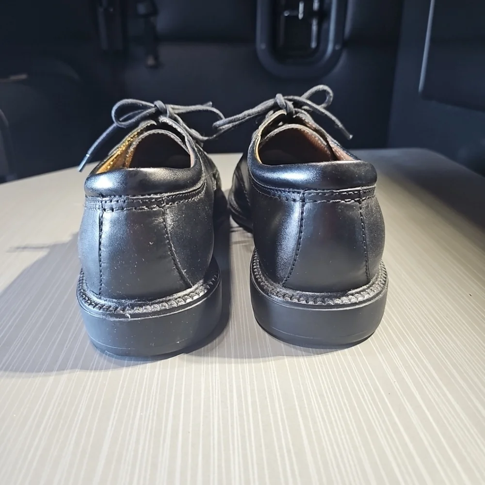 Dockers Gordon 90-2214 Mens 9M Black Oxfords & Lace Ups Cap Toe Shoes NWOT Cond.